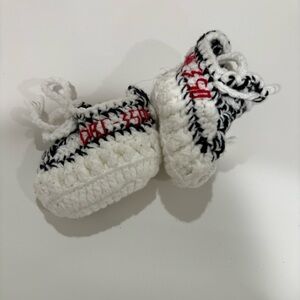Infant knitted Yeezy zebra booties